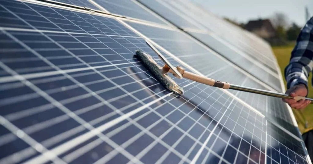 Nettoyage de panneaux solaires en Île-de-France